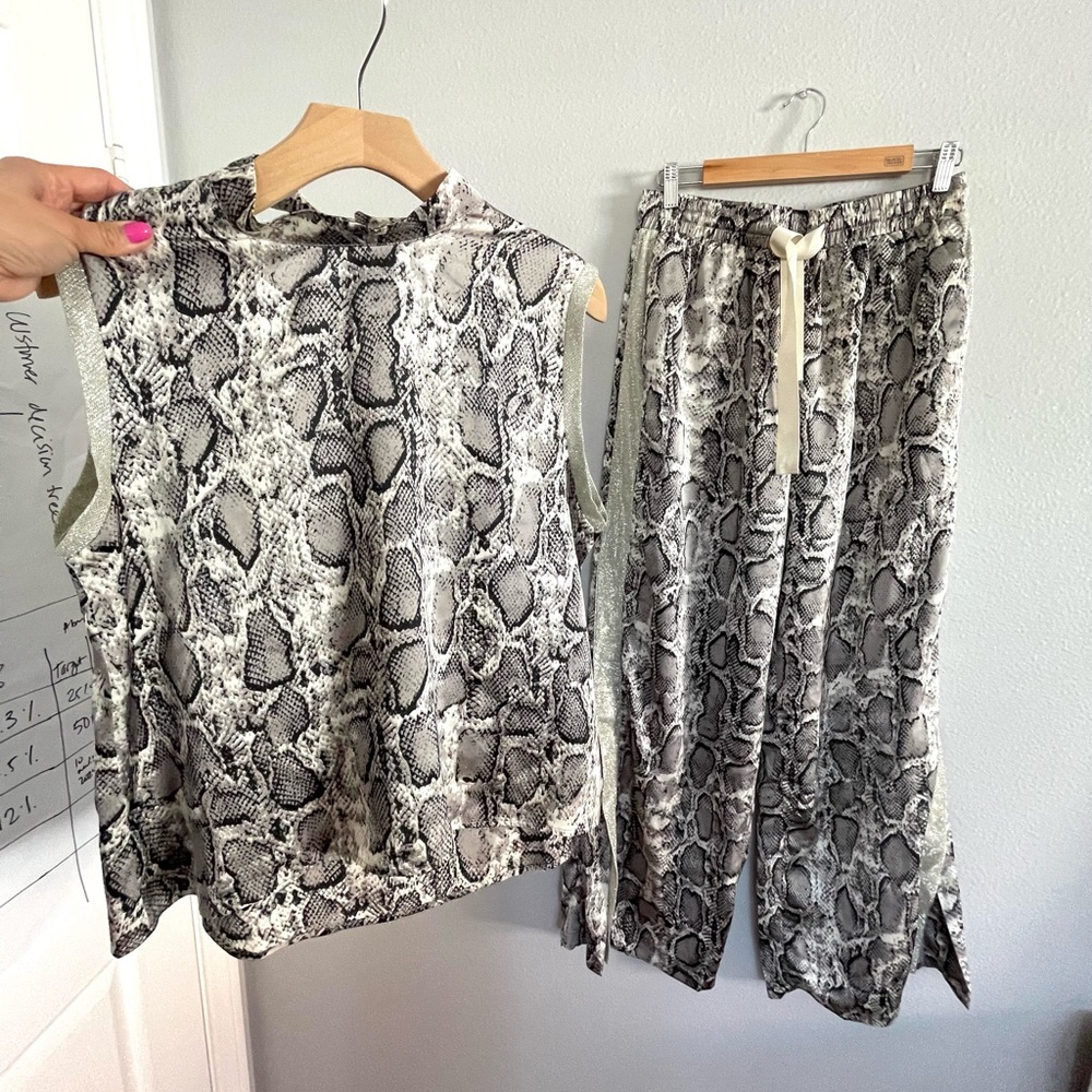 Snake-Print Women's Two Piece set - sleeveless tank and Wide Leg draws pants